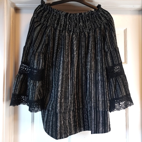 Kiwi + Punch Off Shoulder Blouse, size M - Picture 3 of 8